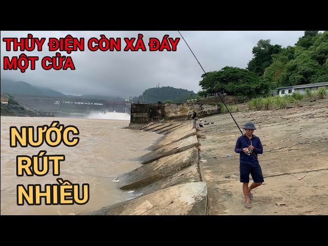 Thứ ba 13/08/2024Thủy điện Hòa Bình chỉ còn mở một cửa xả đáy#câucásông#travel#fishing