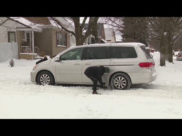 Residents across Chicagoland getting ready for Wednesday's snow - WGN News at 9