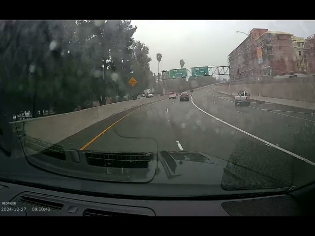 rainy day f150 looses control and smashes into thr gmc yukon