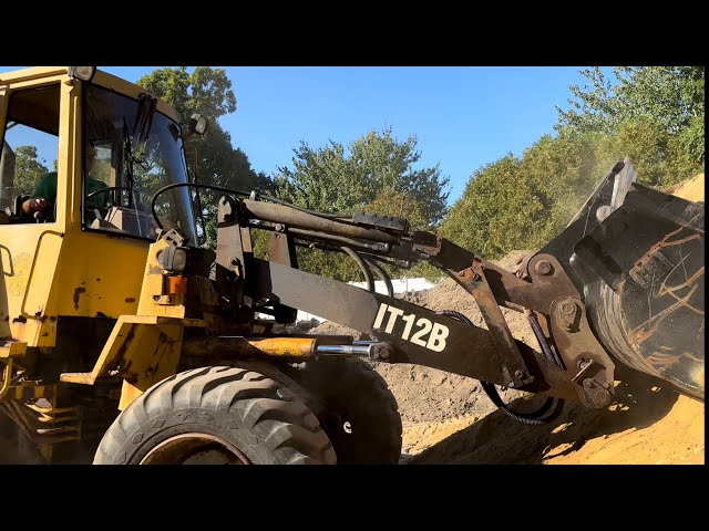 Repacking the Cylinders and MAJOR RUST, CAT IT 12B Wheel Loader Part 2