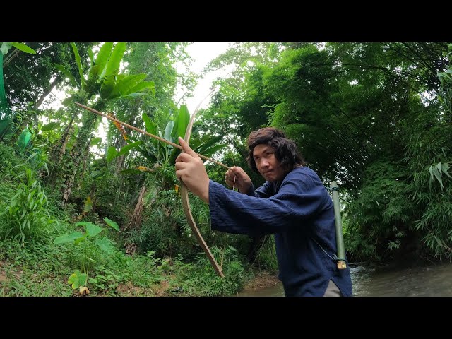 The bow is made of bamboo and vines #Primitive Technology @SunRyuComedy