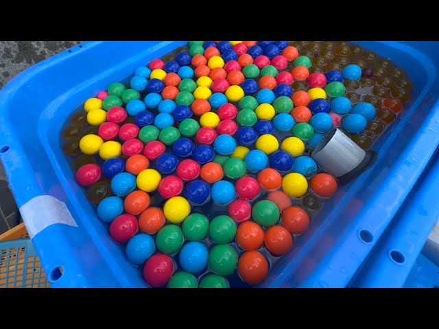 100 Wooden balls floating in water ☆ Transparent tunnel water healing ASMR