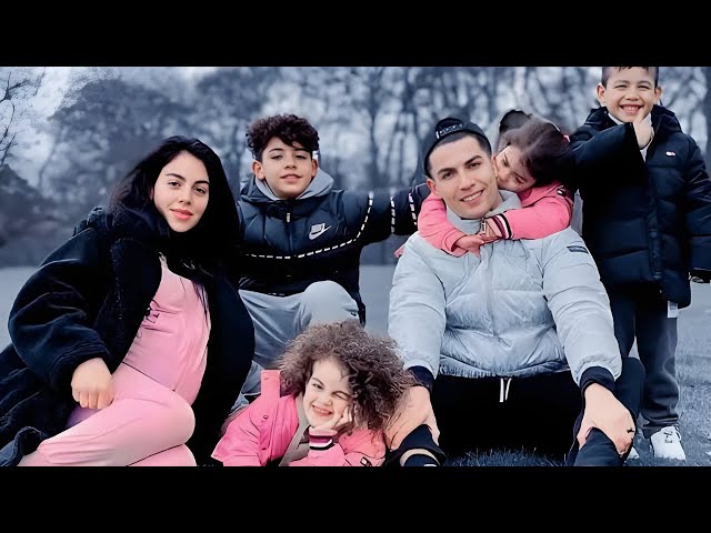 CRISTIANO RONALDO Summer VACATION With FAMILY in St-Tropez 2024