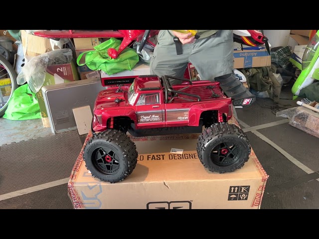 RC Arrma  Outcast  1/5 scale, 8S open box and first running