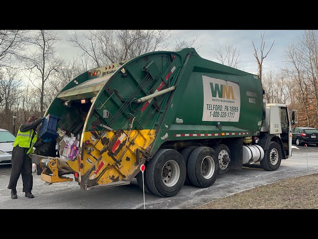 Waste Management Mack LEU McNeilus rear loader garbage truck doing one man trailer park recycle