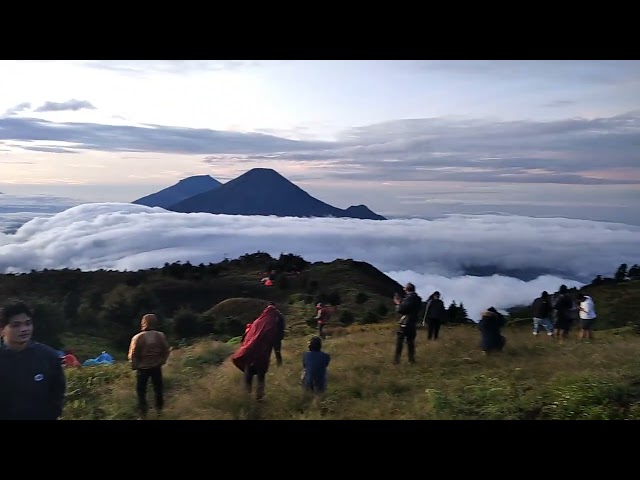 puncak gunung prau via wates, detik-detik sunrise