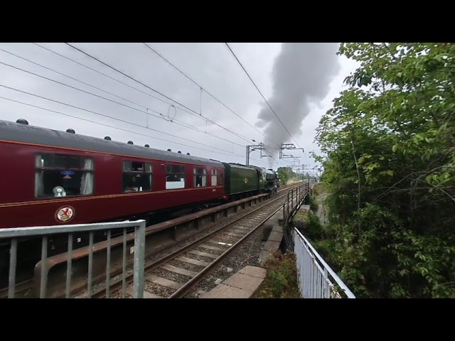 Steam train 60163 Tornado departs from Linlithgow on 2021-08-15 at 0927 in VR180