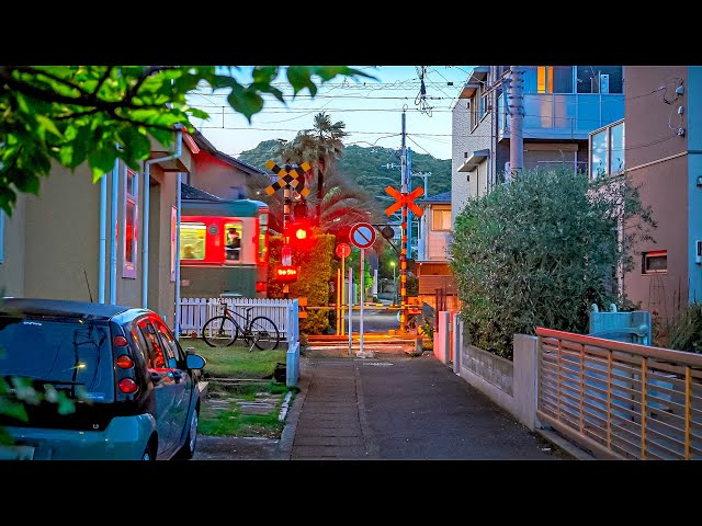 Evening walk around seaside town of Kamakura, Japan • 4K HDR