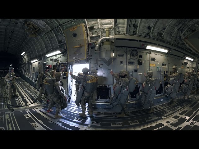 Step inside a C-17 Globemaster III (Full 360° VR)