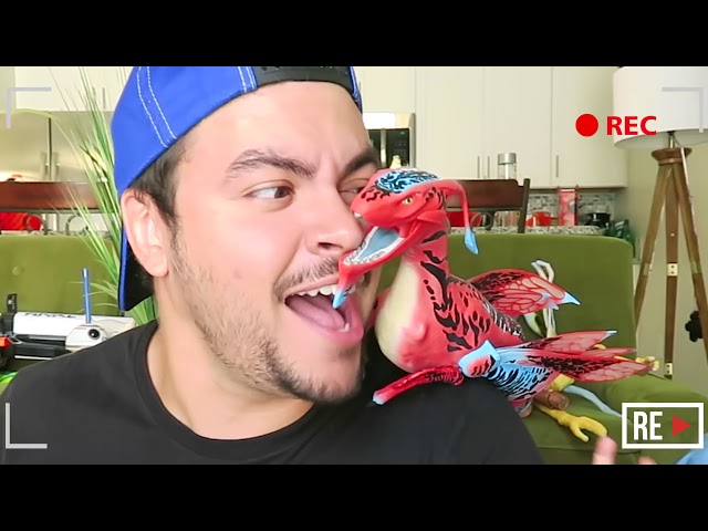 LUCCAS NETO BRINCANDO COM UM DRAGÃO AVATAR