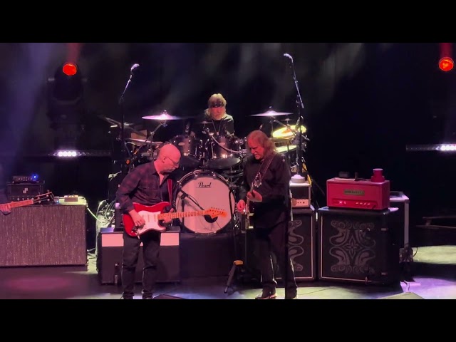 Gov't Mule ft. Oz Noy - Devil Likes It Slow 12-30-24 Beacon Theater, NYC