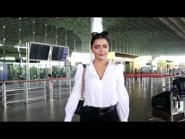 Actress Ruhi Singh Spotted at Airport