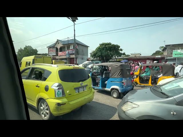 Traffic on Sunday afternoon in Kinshasa, Congo (part 1/2)