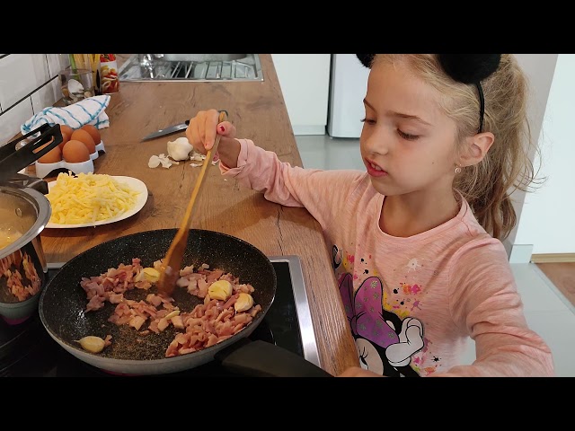 SPAGHETTI CARBONARA  JAMIE OLIVER RECIPE - ANGELA`S FUNNY KITCHEN