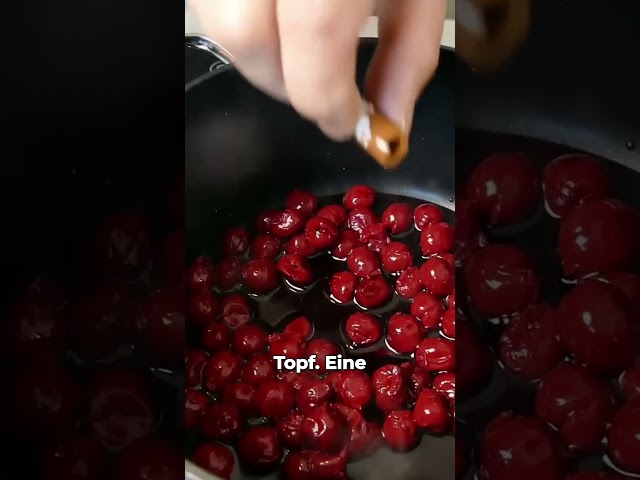 Unwiderstehliche Waffeln mit heißen Kirschen 🍒 Einfach & Lecker!