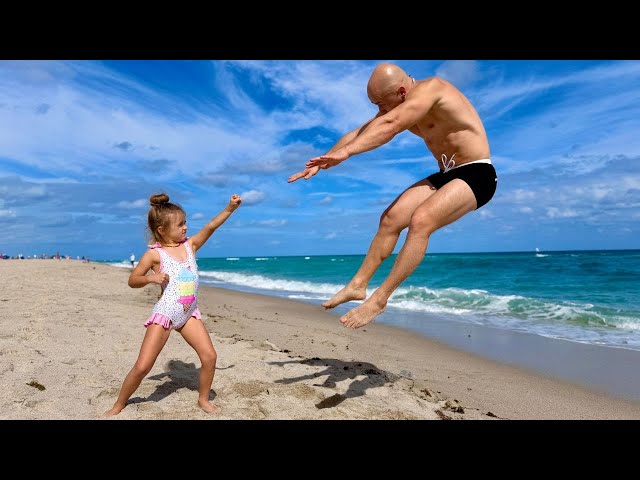 Une petite fille montre une force irréelle – Un culturiste ne peut pas la gérer !