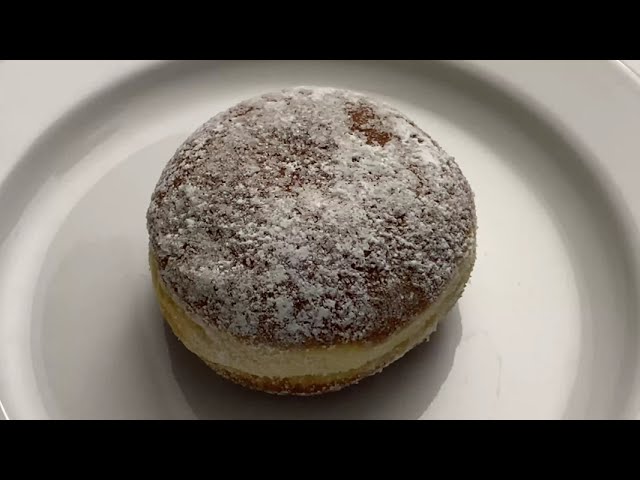 ręcznie robiony Pączek z marmoladą Pfannkuchen mit Marmolade hand made Marmalade doughnut