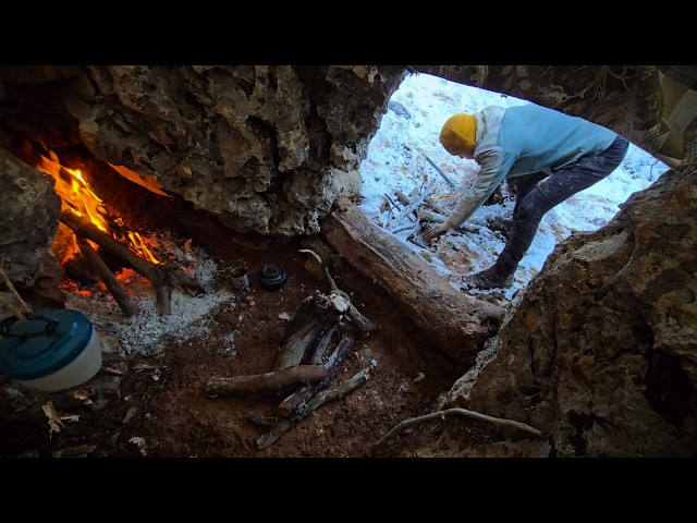 Winter Survival Shelter Camp Among the Rocks | Bushcraft Camping in Snow storm, Nature Sounds, Asmr