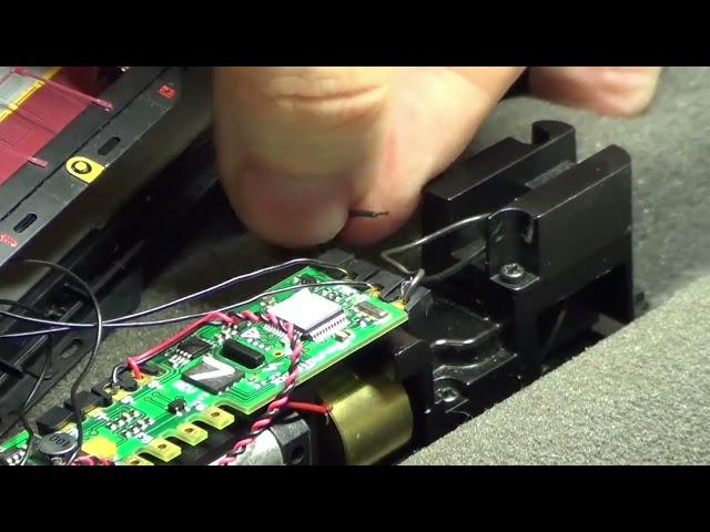 Diagnosing and Fixing an Electrical Problem on an HO Scale Locomotive