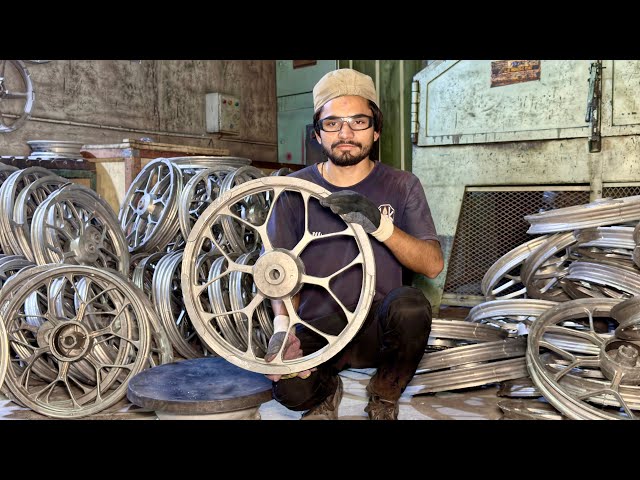 Unbelievable Casting Process of Motorcycle Wheel Rims in an Old Factory!