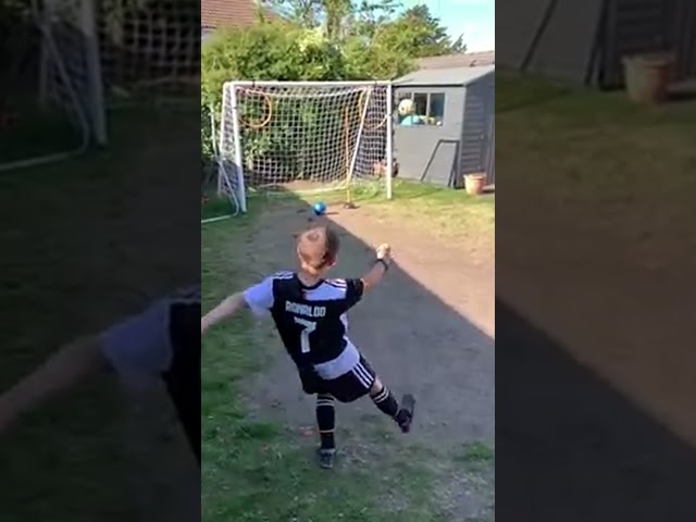 BACKYARD SPORTS KID SMASHES WINDOW⚽#backyardsports #football #kid #break #glass #shorts #trending