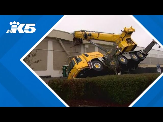 BREAKING: Crane crashes into Everett Mall