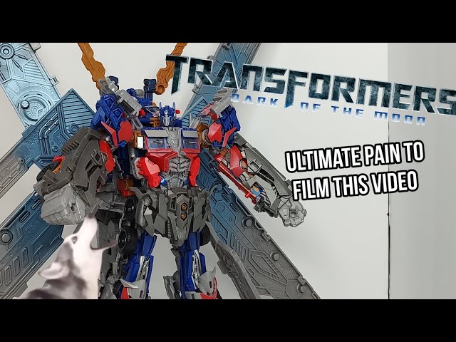 Transformers Tuesday: Ultimate Optimus Prime