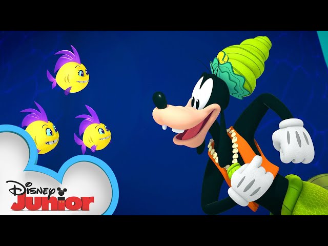 Goldfish Goofy | Mickey Mouse Funhouse | @disneyjr