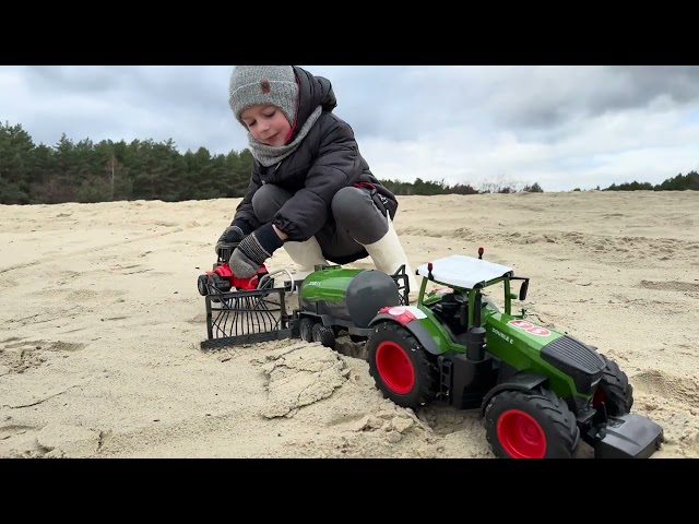 Sand and tractors: unforgettable moments in the sandbox