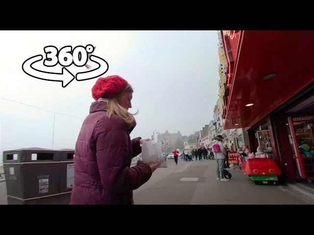 360 VR - Going in Shops and Arcades in Scarborough 2019