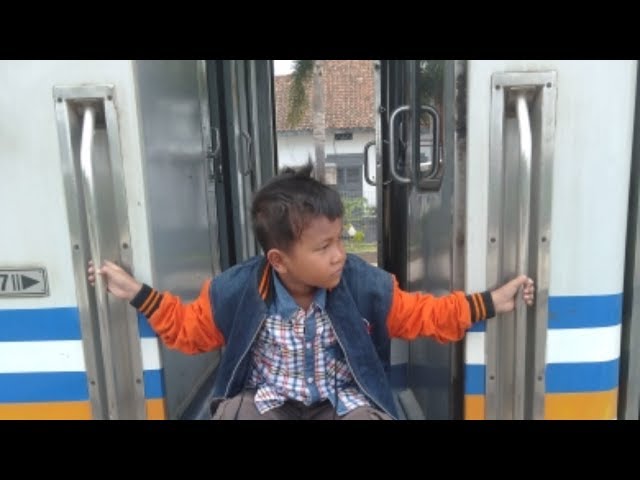 RAILFANS CILIk Kompilasi kereta api part 1