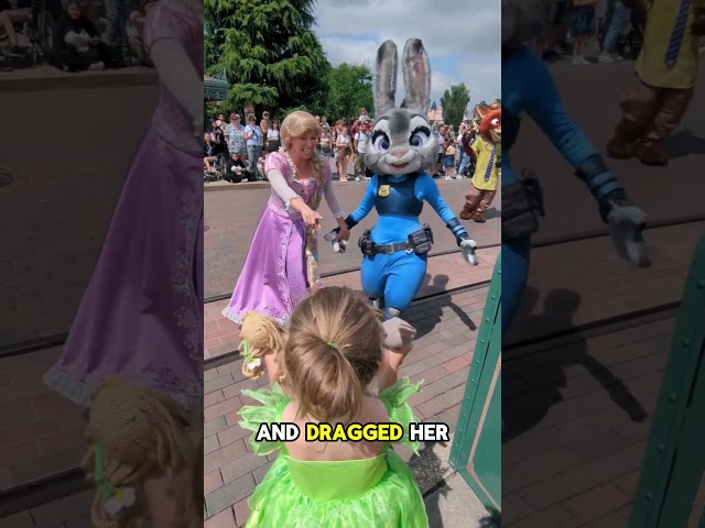 IGNORED Girl Saved By OBSERVANT Disney Princess!! 🥹👏 #shorts #disney (@maman_disneyland)