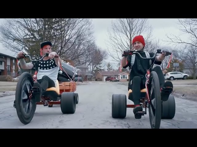 twenty one pilots: Stressed Out [OFFICIAL VIDEO]