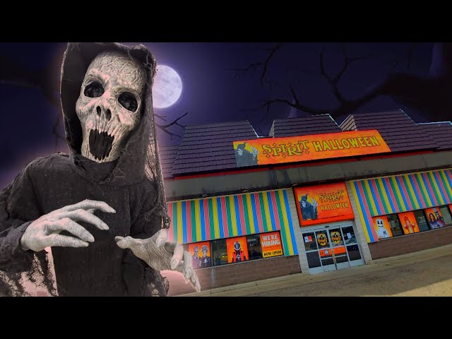 SPIRIT HALLOWEEN 2020 inside AWESOME ABANDONED TOYS R US !! Boardman Ohio