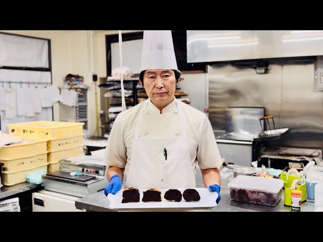 THE THINNEST CRUSTED ANPAN BREAD IN JAPAN!! 1 MONTH WAIT. 40 Years in the Making!! | Japanese Bakery