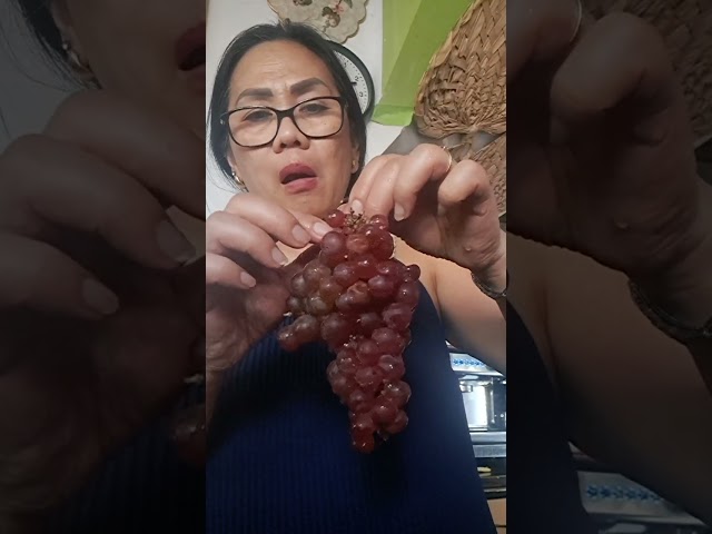 Mukbang tayo grapes#shortvedeo