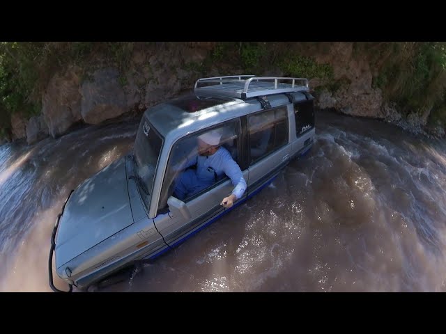 Toyota Land Cruiser in flash floods:when you least expect...360 video.