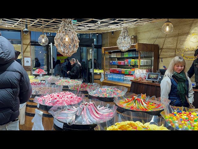 AMSTERDAM CENTRAL November Street Food Tour|Famous Dutch Fries, Stroopwafels, Sweet Candies & More🇳🇱