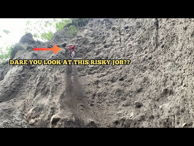 HOW DARE YOU LOOK AT THIS DANGEROUS WORK‼️ Miners drop black sand on high cliffs WITHOUT EXCAVATORS