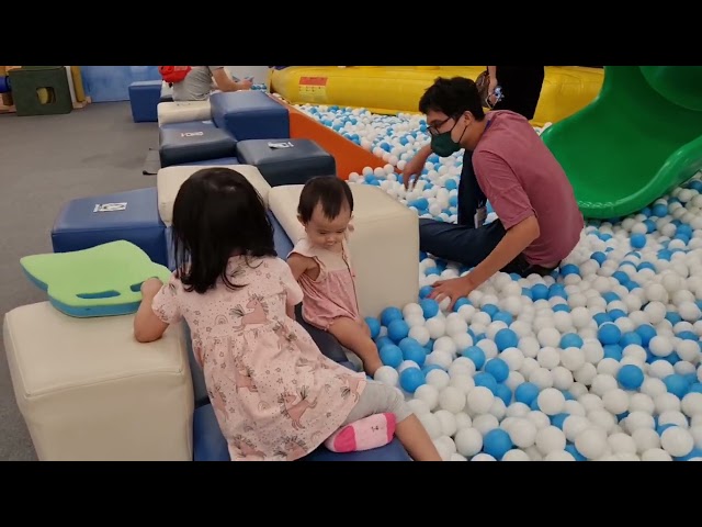 Cera & Lena visits Kidzoona Indoor Playground (Suria Sabah)