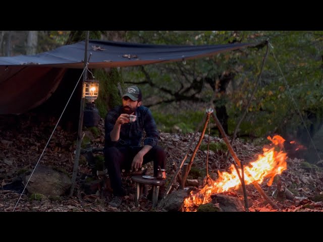 SOLO BUSHCRAFT CAMP | build TARP SHELTER &chair | Relaxing, cozy camping ASMR