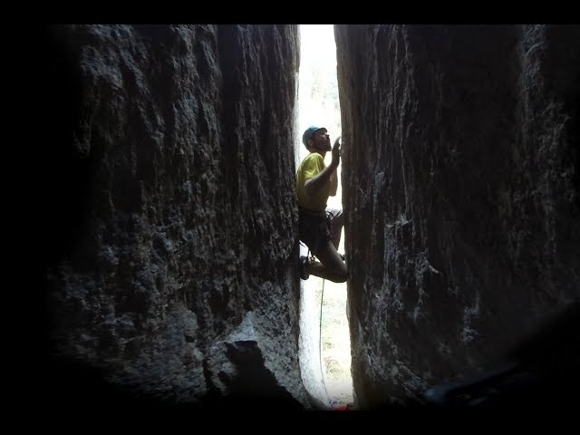 Chimney of Horrors | Yosemite Higher Spire Free, Part 1 (VR180)