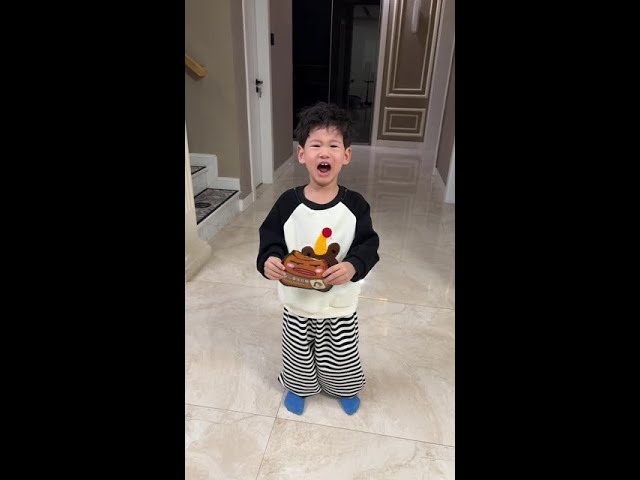 Xiaoyi, Why Did You Steal Your Brother's Candy?He Cried So Sadly! #cute #funny #baby #comedy