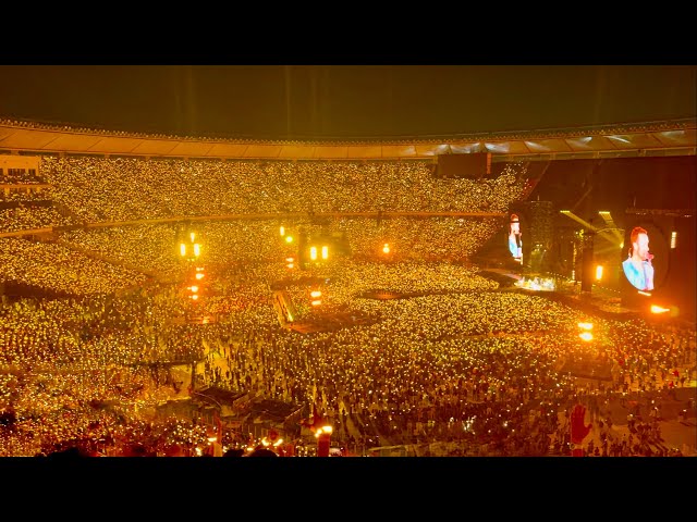 Coldplay - Yellow (Live at Narendra Modi Stadium, Ahmedabad 2025) in 4K.