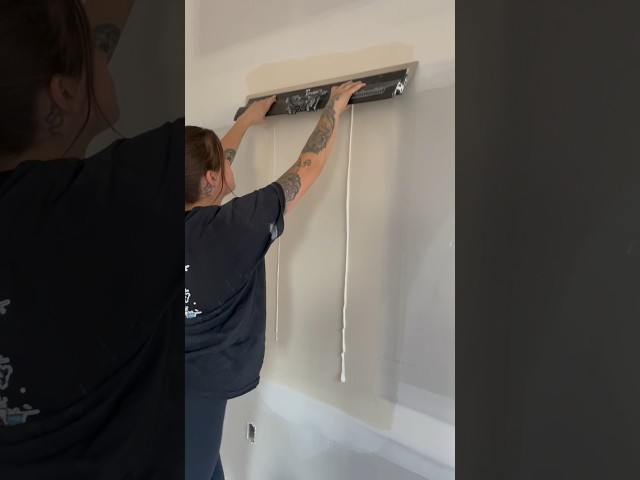 Skim coating a buttjoint! 😁 #taping #skimcoat #drywallrepair #drywall #drywallfinishing