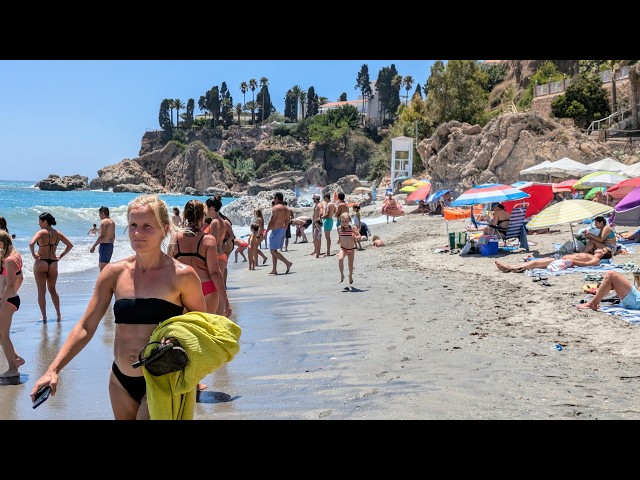 🇪🇸 Beach Walk at Playa Burriana (Nerja, Spain), Umbrella Show