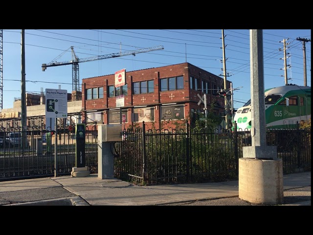 GO Transit engine 635 arriving at Brampton Station, 9 October 2020