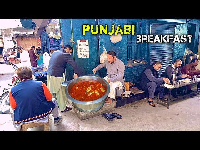 CORNER OF PUNJABI DESI BREAKFAST || CHEAP BREAKFAST IN PAKISTAN || FOOD STREET