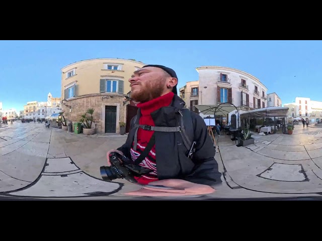 Insta360 livestream street photo in Bari Italy