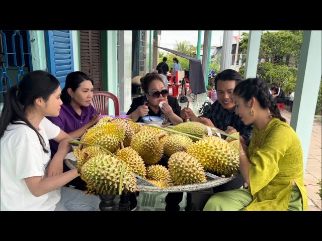 Má Ngọc Giàu thương Trấn Thành và Ngọc Huyền nhất, má Kiều Mai Lý sốc khi nhận lương bằng sầu riêng